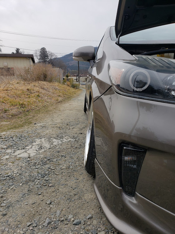 プリウスのzvw30・洗車・車高調整・326power・コラボしたい今日この頃に関するカスタム事例の投稿画像3枚目