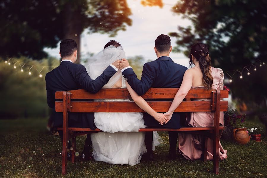 Photographe de mariage Vaduva Adelin-Ionut (infinitemoments). Photo du 31 mai 2022