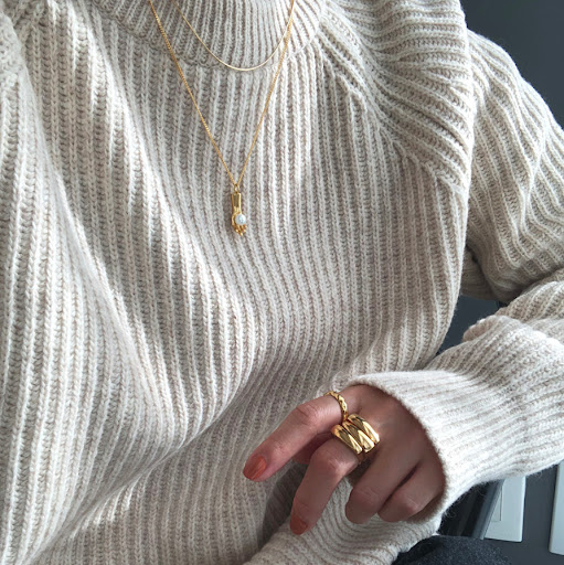 Title 2, Palm finger necklace cold wind
