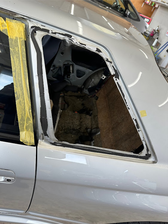 スカイライン GT-Rの塗装・天井塗装・ガラス脱着・錆びとの戦いに関するカスタム事例の投稿画像4枚目