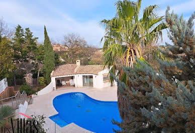 Maison avec piscine et terrasse 1