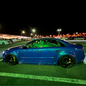 RS4 セダン B7