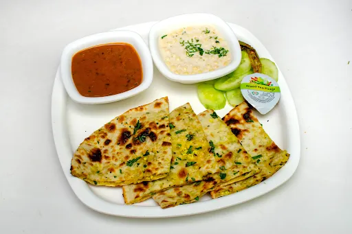 Paneer Kulcha With Dal & Raita