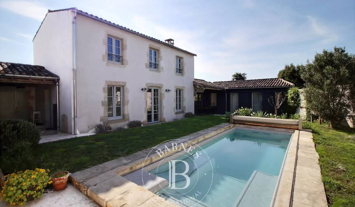 House with pool La Flotte