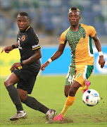 Kudakwashe Mahachi of Golden Arrows and George Maluleka of Kaizer Chiefs during the Absa Premiership match between Golden Arrows and Kaizer Chiefs at Moses Mabhida Stadium on February 02, 2016 in Durban, South Africa. (Photo by Anesh Debiky/Gallo Images)