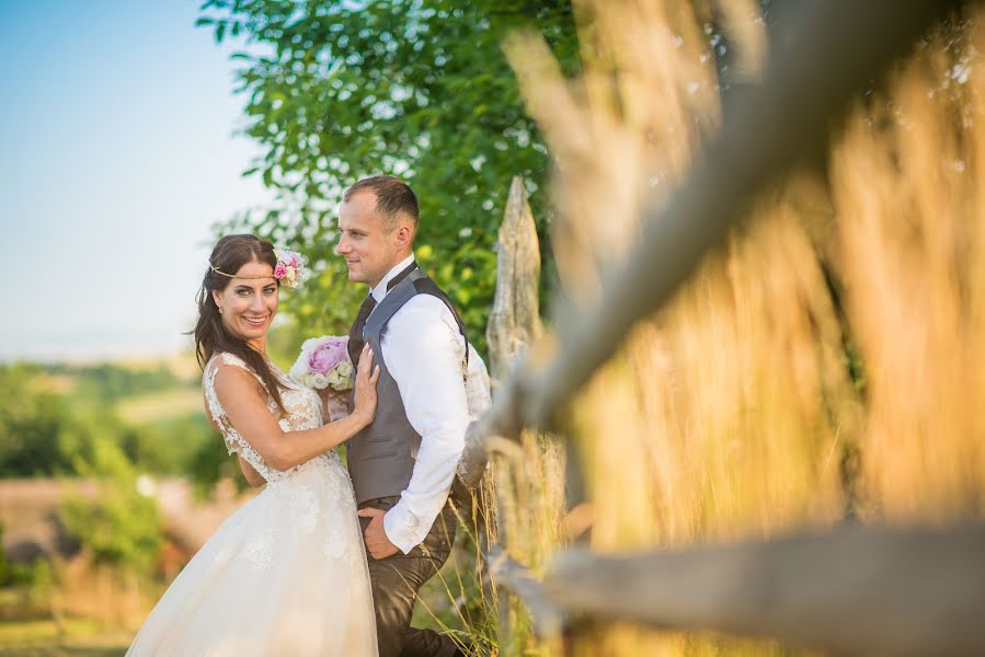 Fotógrafo de bodas Jakub Viktora (viktora). Foto del 3 de julio 2016