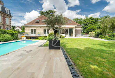 Maison avec piscine et jardin 4