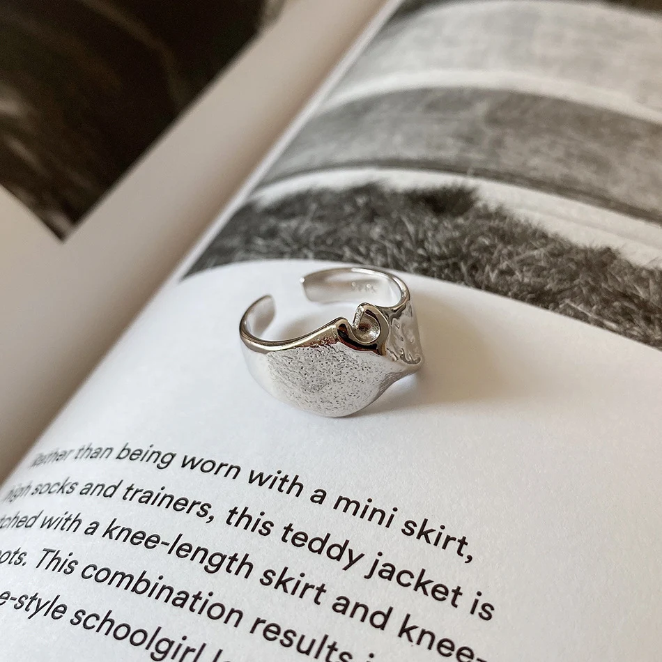 Bague Montagne Mouchetée en Argent 925. Bijou Tendance et Polyvalent. S'accorde avec tout et sublime votre style. Un accessoire incontournable.