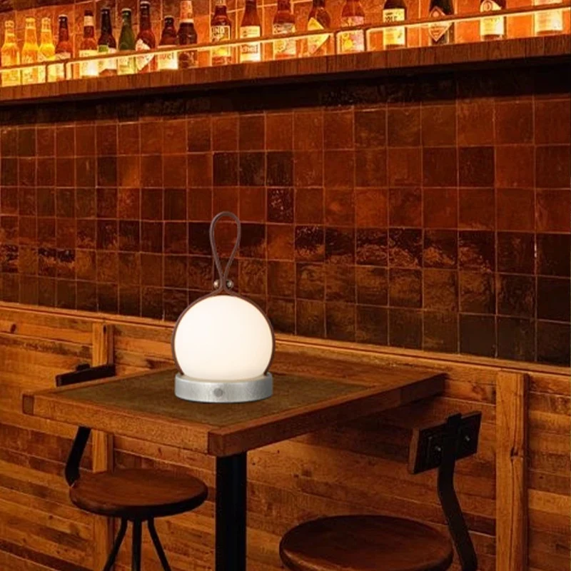 Draagbare kleine nachtlamp voor kamperen, USB oplaadbaar, aanraaksensor, ideaal voor buitenactiviteiten, biedt eenvoudig en comfortabel licht.
