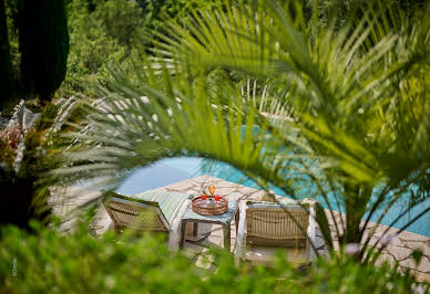 Maison avec piscine et jardin 3