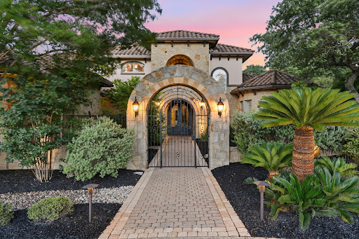 House with pool 5