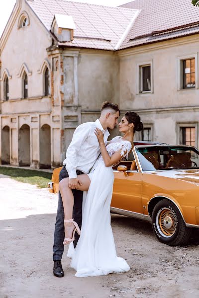 Fotógrafo de casamento Elena Naumik (elenanaumik). Foto de 24 de janeiro 2022