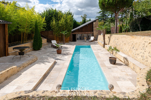 Maison avec piscine et terrasse 1