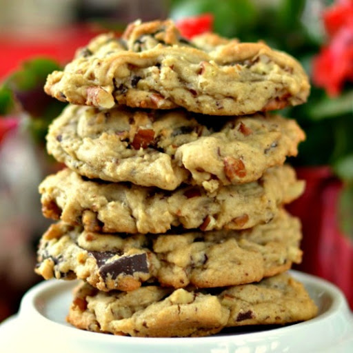 These Homemade Chocolate Chip Cookies are thick, yet soft, melt in your mouth cookies full of chunks of rich chocolate.