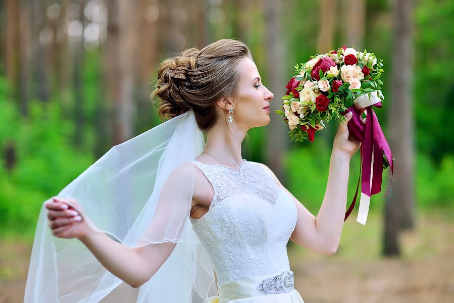 Wedding photographer Elena Raevskaya (leonflo). Photo of 24 July 2017