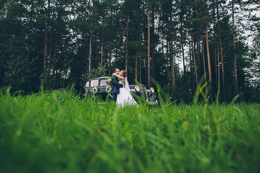 Wedding photographer Mikhail Batenev (mikebatenev). Photo of 26 November 2015