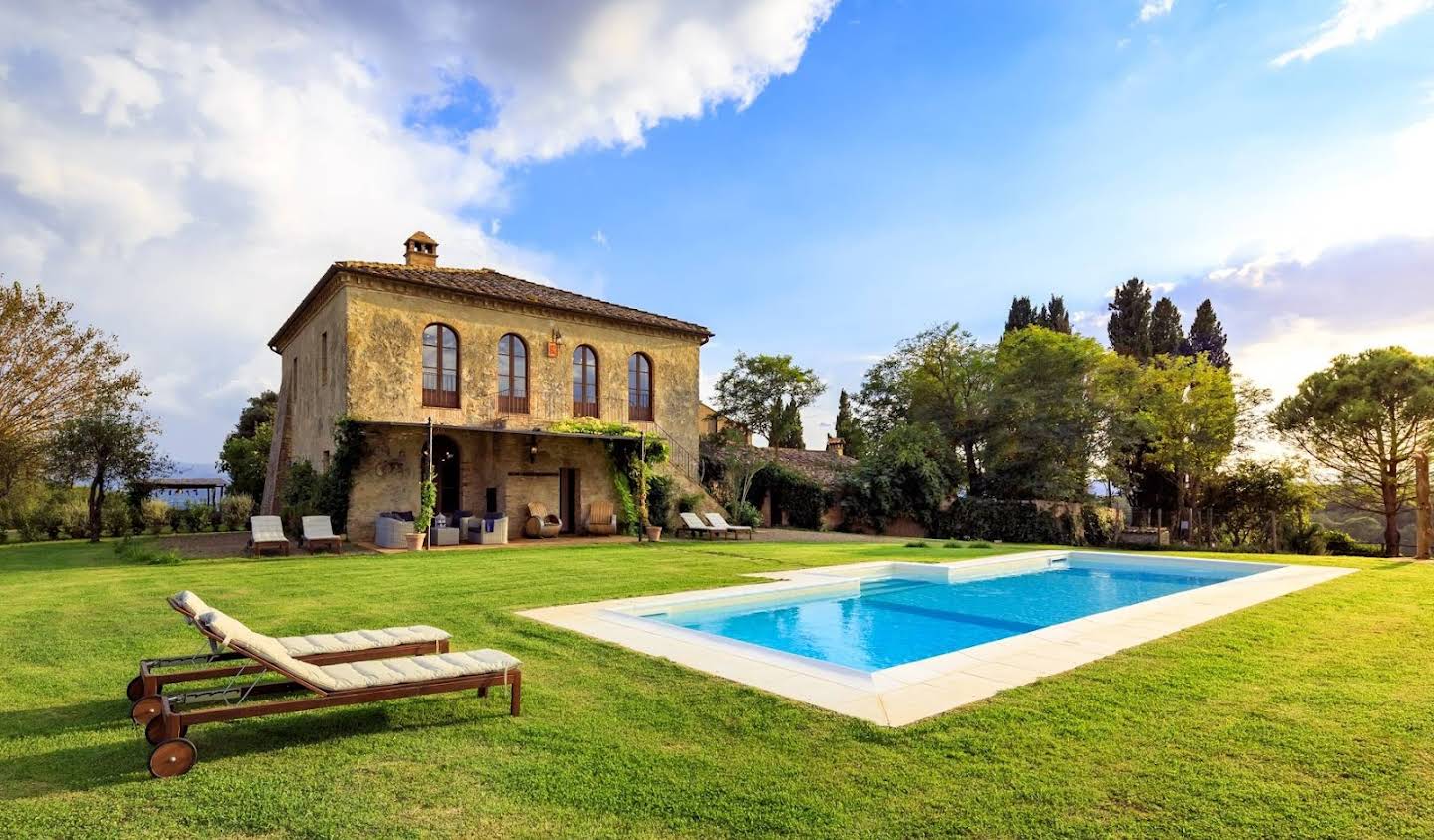 House with pool Castel del Piano