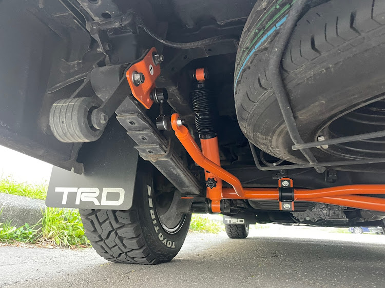 ハイエース 4WD たかい ユーアイビークル ショックアブソーバー ハイエース 4WD たかい ユーアイビークル ショックアブソーバー