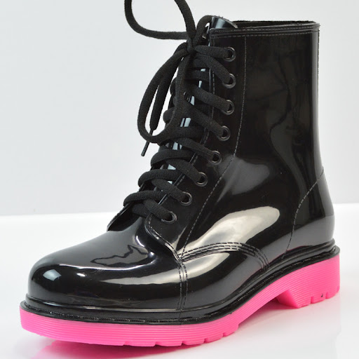 Title 4, Ladies flat rain boots Martin water shoes. Stay...