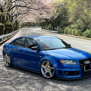 RS4 セダン B7