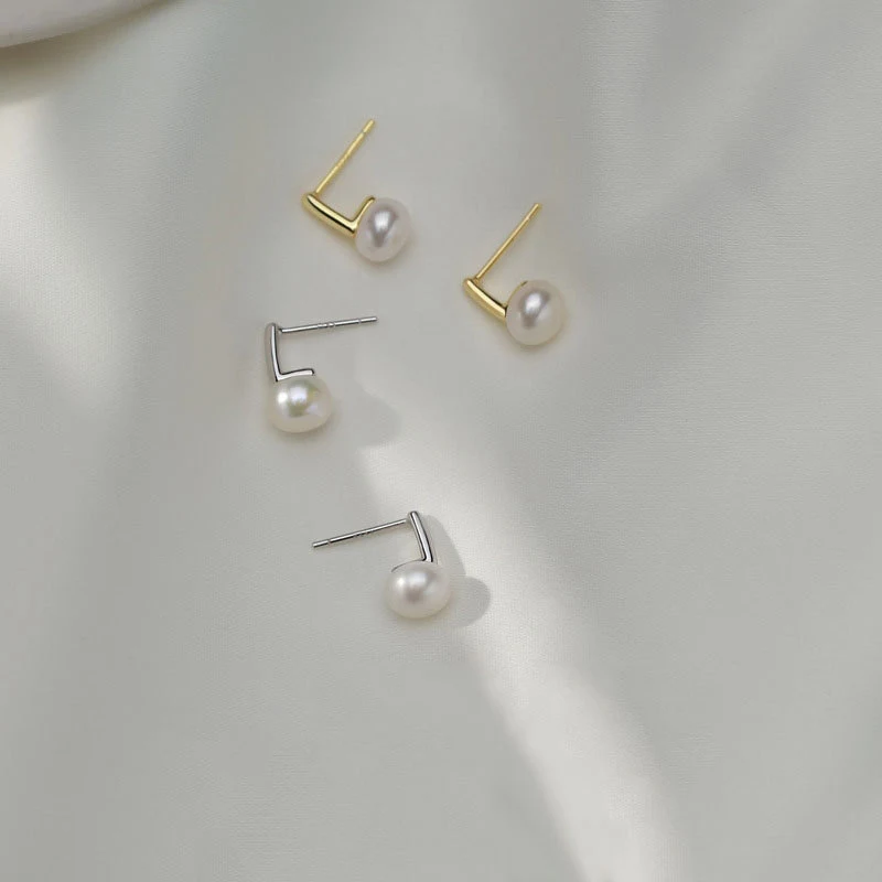 Clous d'oreilles haute gamme S925 en argent sterling, mode française, pour une élégance intemporelle et un style raffiné.