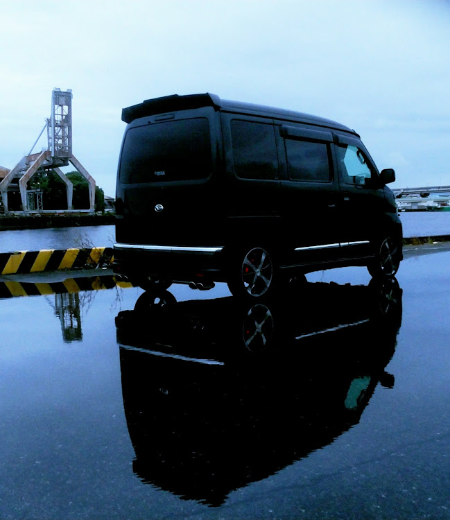 アトレーワゴンの埠頭撮影・映り込み・愛車撮影・雨あがりに関するカスタム事例の投稿画像1枚目