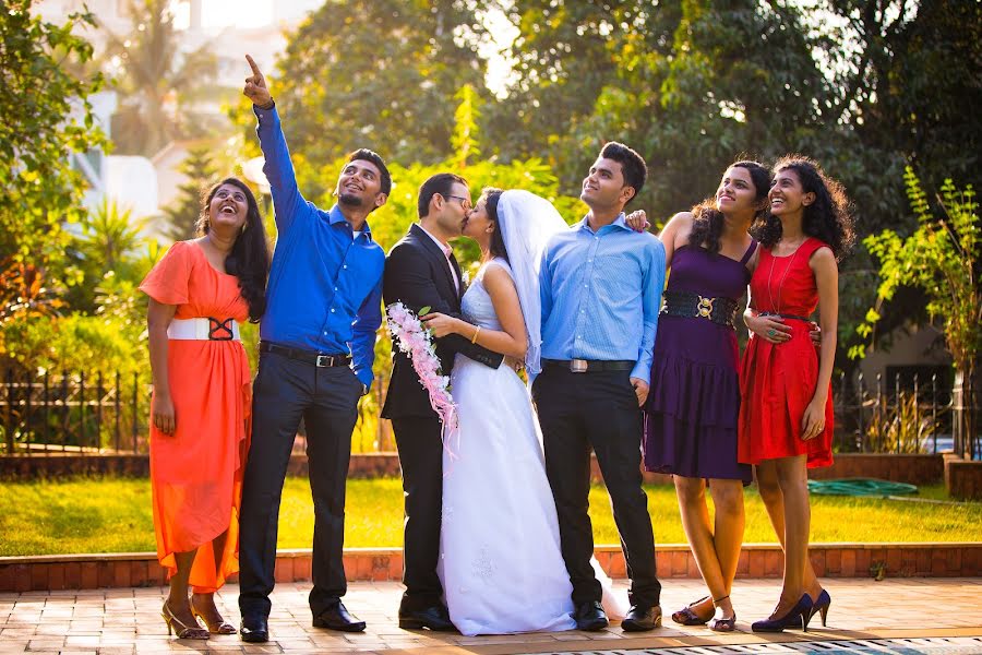 Fotógrafo de bodas Girish Lone (lone). Foto del 22 de febrero 2014