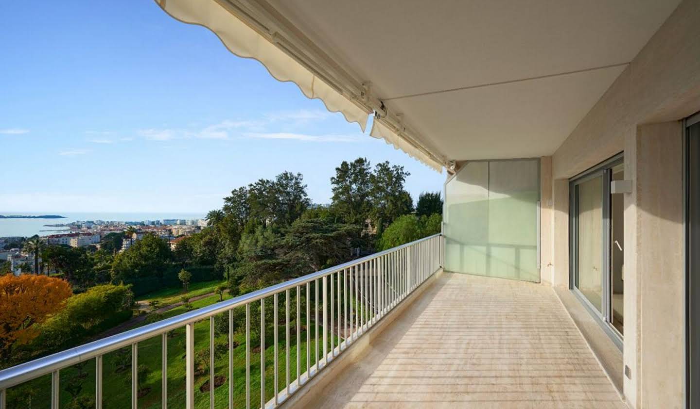 Apartment with terrace and pool Cannes