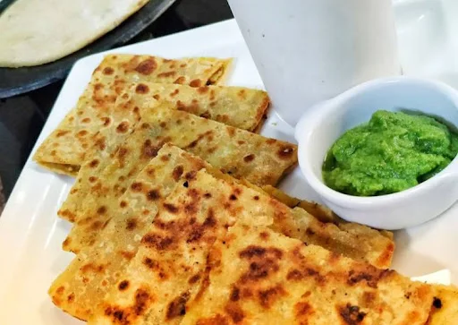 Aloo Pyaz Paratha With Gravy