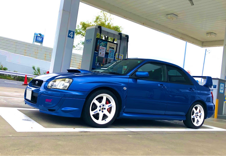 インプレッサ WRXのRAYS・TE37・白ホイ・A PIT オートバックス東雲に関するカスタム事例の投稿画像1枚目