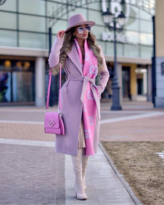 lady wearing Gucci chic fashion style outfit