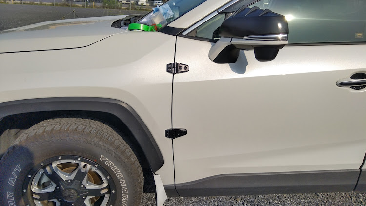RAV4のギア感溢れる・ダミーヒンジ・DIY・センス無しwwに関するカスタム事例の投稿画像4枚目