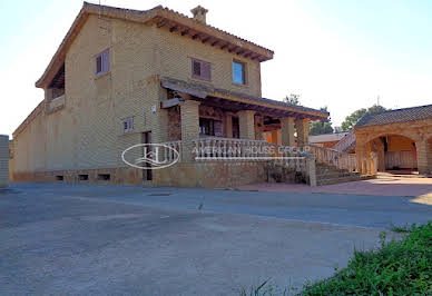 Villa with pool and terrace 4