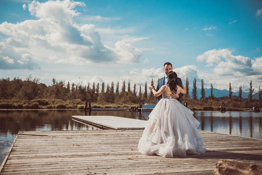 Wedding photographer Lucho Berzek (farawaylandwed). Photo of 24 September 2019