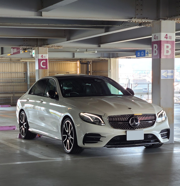 Eクラスのショッピングモール・スマホ撮影・駐車場映え・GalaxyS20に関するカスタム事例の投稿画像1枚目