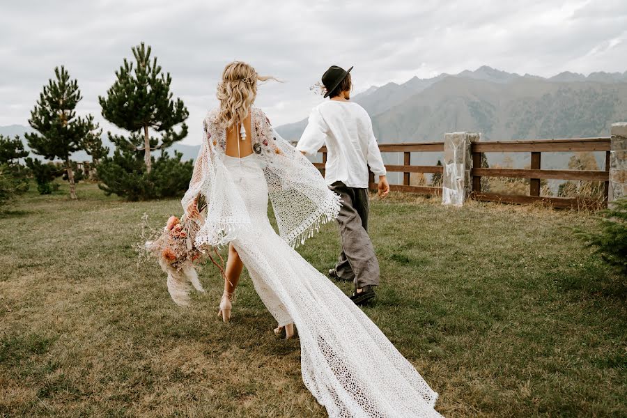 Fotógrafo de casamento Alena Litvinova (litvinovasochi). Foto de 9 de fevereiro 2021