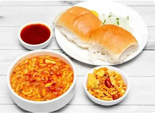 Misal Pav With 1 Pav And Vada Pav [2 Pieces]