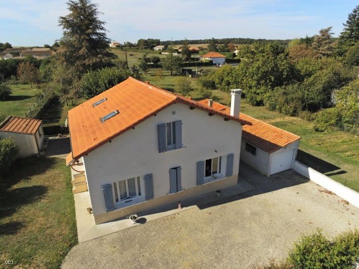 Vente maison 6 pièces 140 m² à Verteuil-sur-Charente (16510), 212 765 €