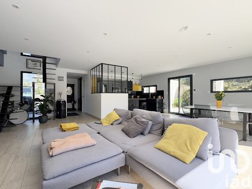 Maison avec piscine et terrasse 3