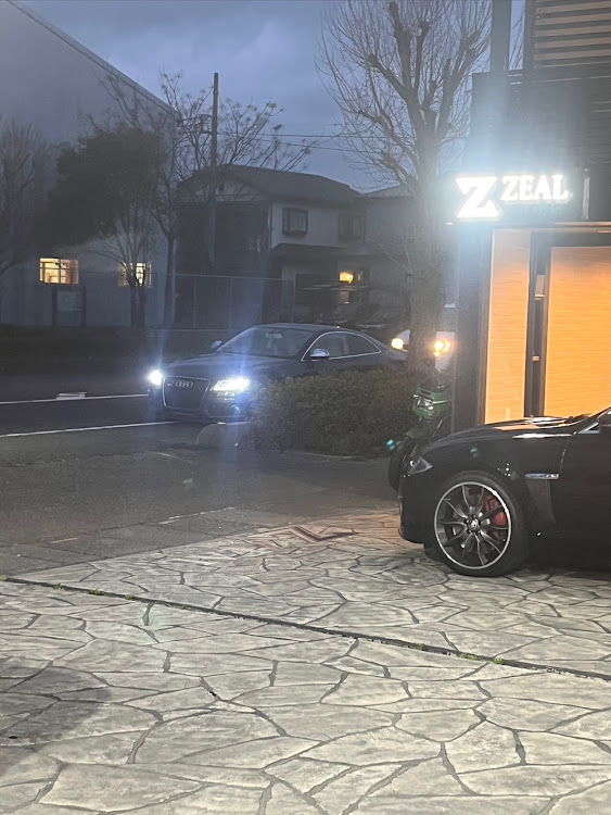 S5 クーペのオイル交換・相変わらずよく入る子・いつも良くしてくれるZEAL・感謝しかない・ZEALに関するカスタム事例の投稿画像1枚目