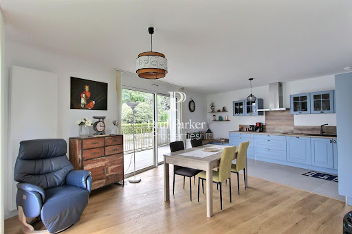 Apartment / penthouse purchase in Vannes (56000) - Neighborhood Bernus-Kergypt-Keruzen-Campen - Open kitchen dining room, armchair