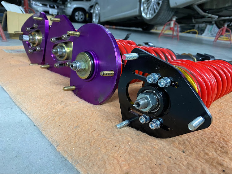 インプレッサ STIの桜と愛車・タイヤ、ホイール交換・車高調整・キャンバー調整・アライメント調整に関するカスタム事例の投稿画像3枚目