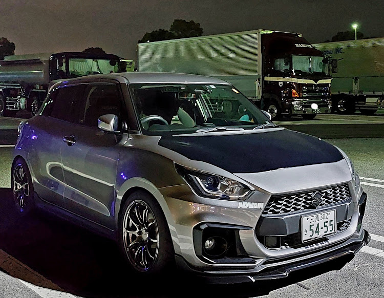 スイフトスポーツのとりあえず写す・ナイトショット・駐車場映え⁉️・スイスポ乗りと繋がりたいに関するカスタム事例の投稿画像3枚目