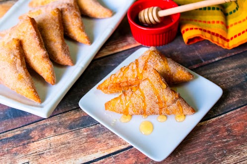 Sopaipillas (Mexican Dessert)