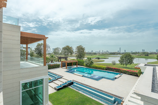 Villa with pool and garden 2