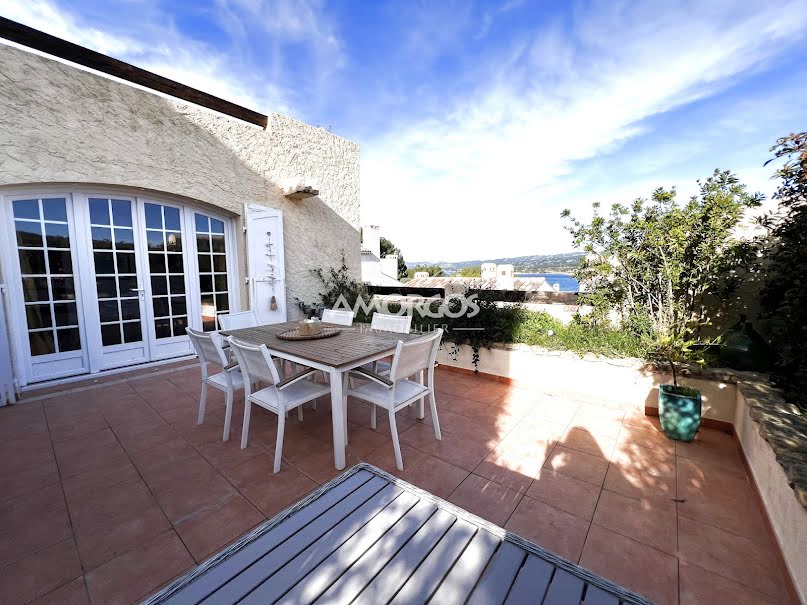 Vente appartement 3 pièces 86.7 m² à Saint-Cyr-sur-Mer (83270), 525 000 €