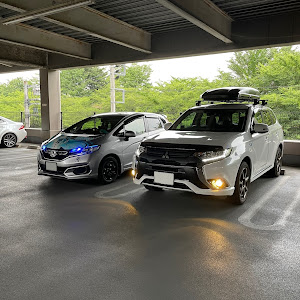 アウトランダーPHEV GG2W