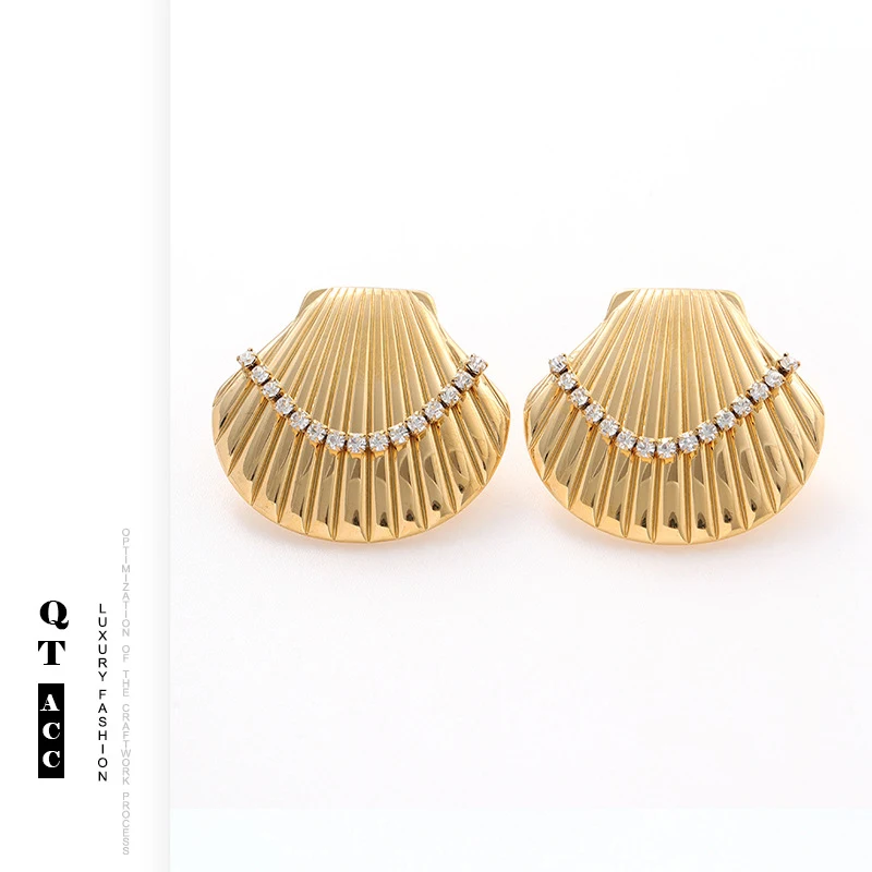 Boucles d'oreilles géométriques élégantes et personnalisées, style européen et américain. Acier titane métal, haute couture.