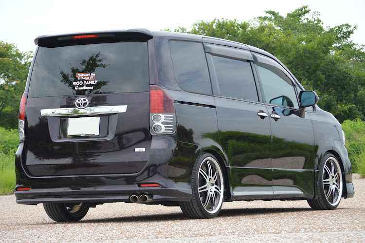 ヴォクシーのworkwheels・WORK VARIANZA T1S・カメ活📷️・オフ会・9100family Grand Impactに関するカスタム事例の投稿画像2枚目