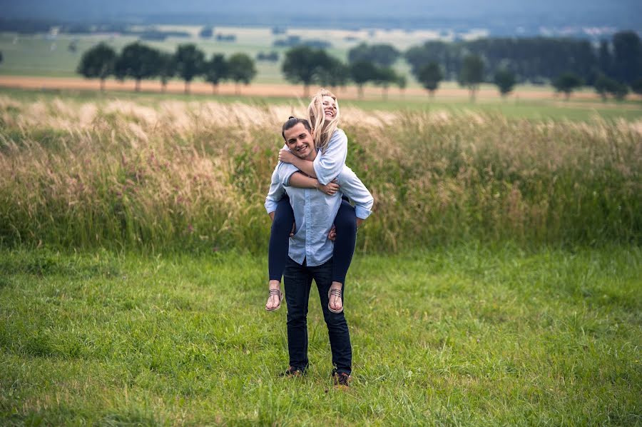 Fotógrafo de casamento Irina Kakaulina (irinaart). Foto de 21 de junho 2018